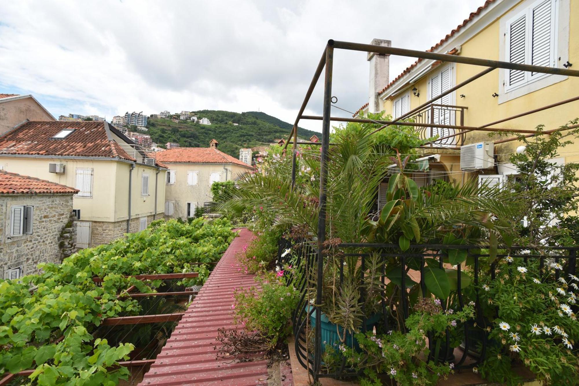 Stan Stari Grad Budva Exteriör bild